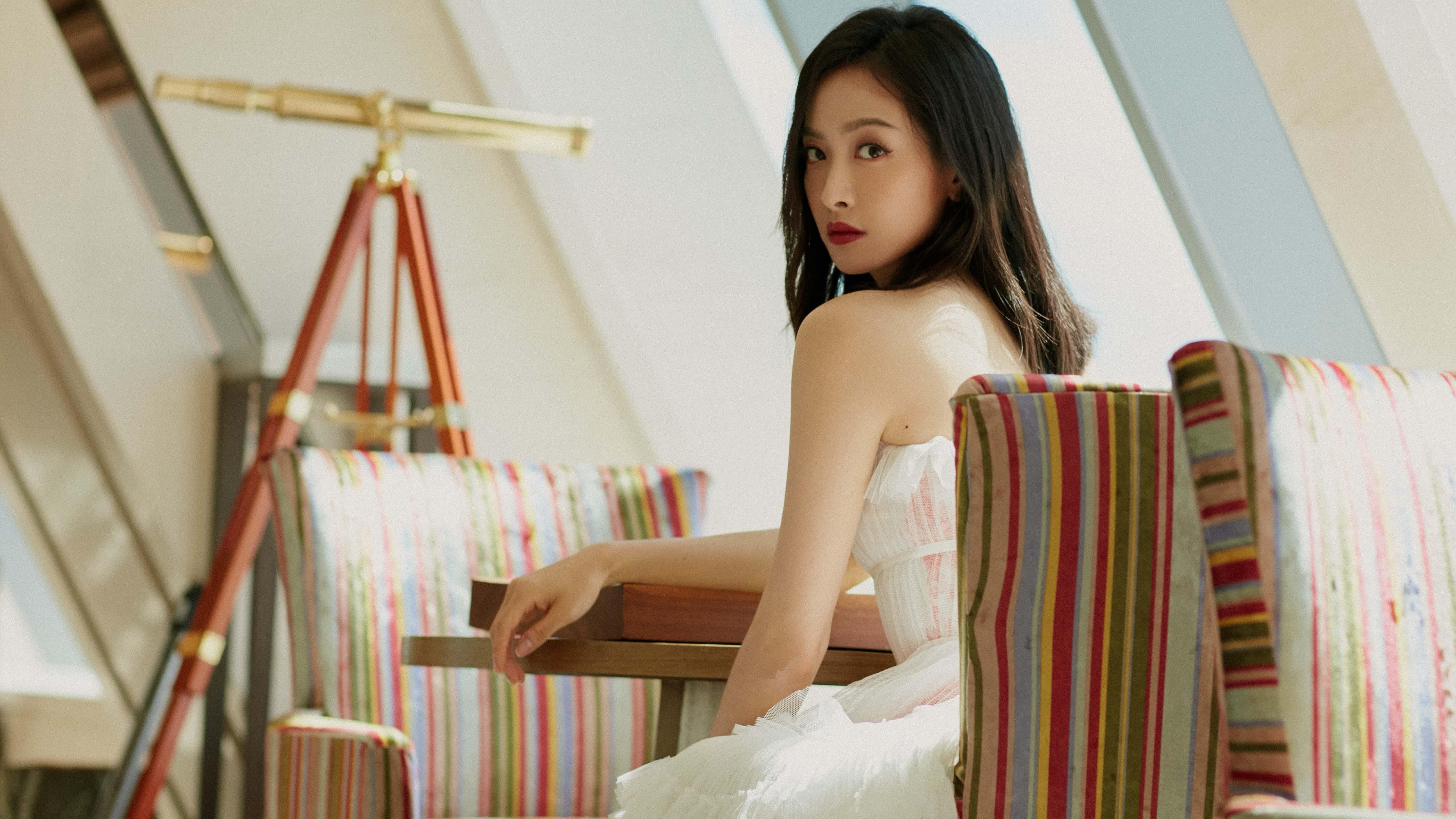 爱游戏体育-乔纳·隆戈的场上表现，带领全黑队进入世界橄榄球顶尖行列，橄榄球的乔丹